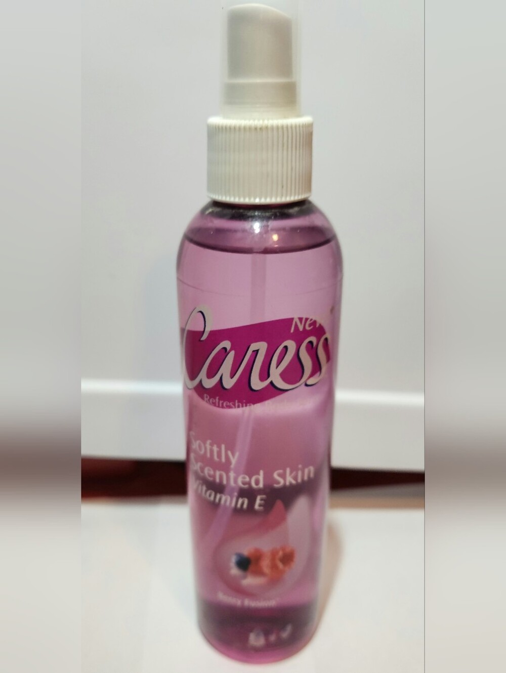 Caress Refreshing Body Spray Berry Fusion 8oz Bottle